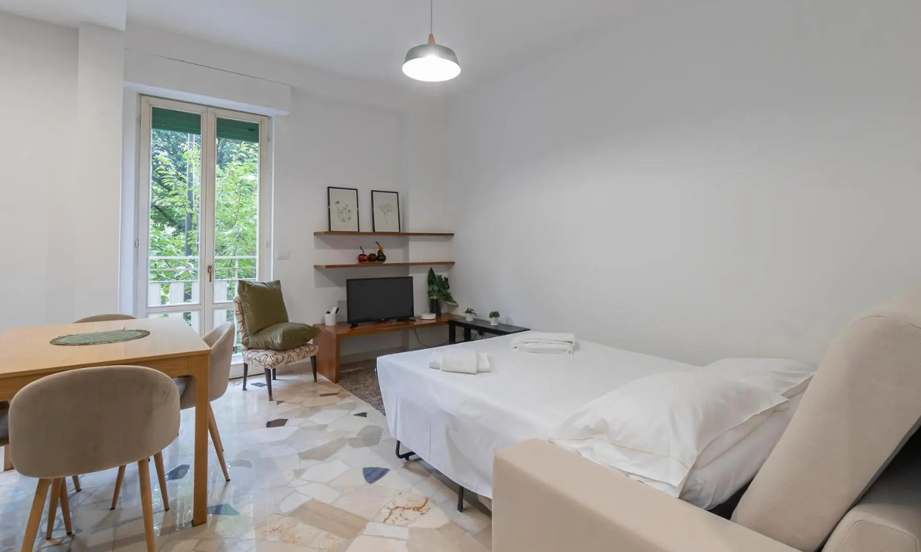 Oasi Urbana A Milano: Piazza Insubria Apartment