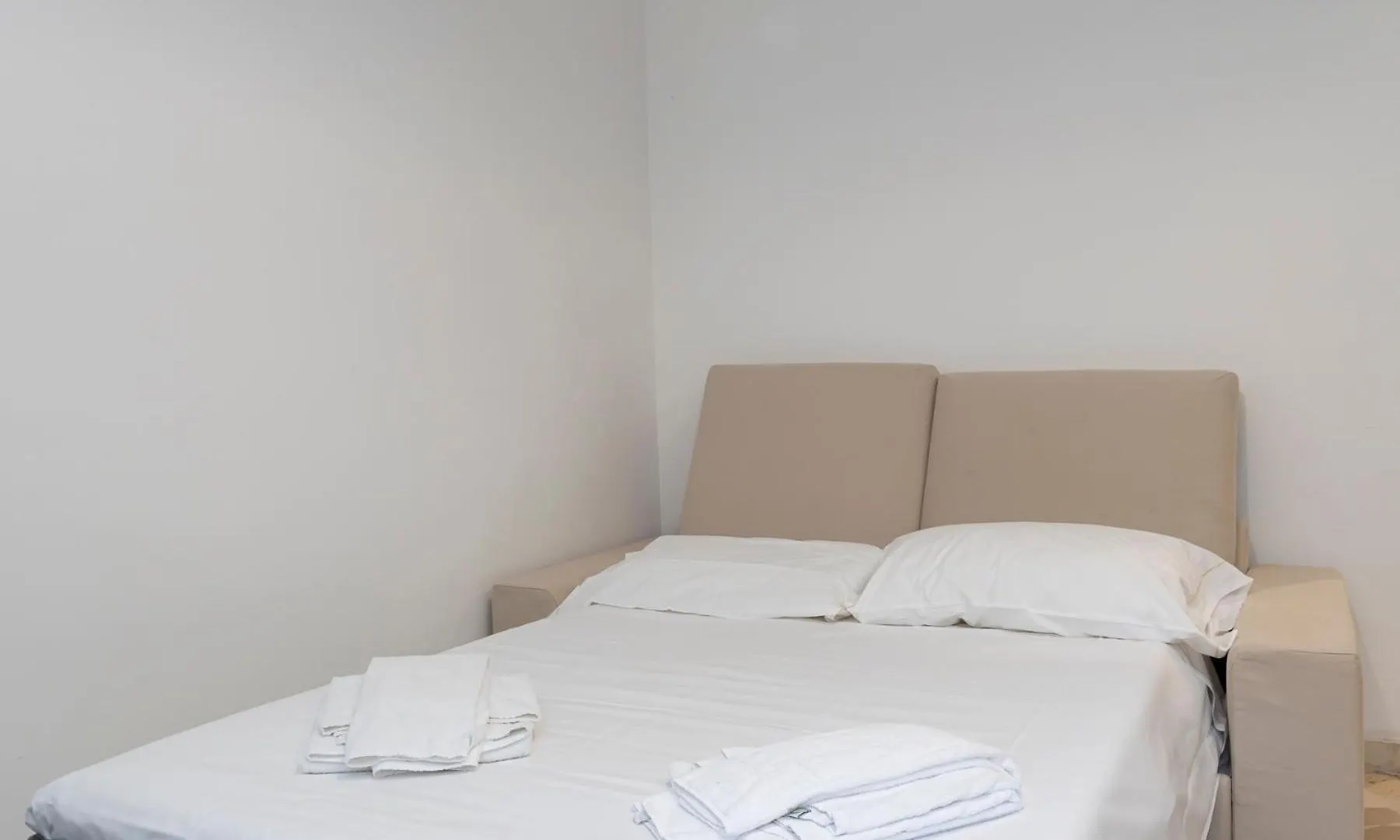 Oasi Urbana A Milano: Piazza Insubria Apartment