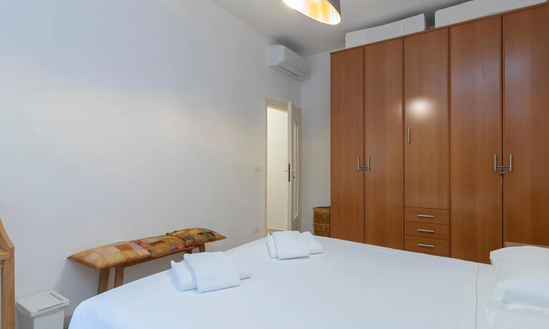 Oasi Urbana A Milano: Piazza Insubria Apartment