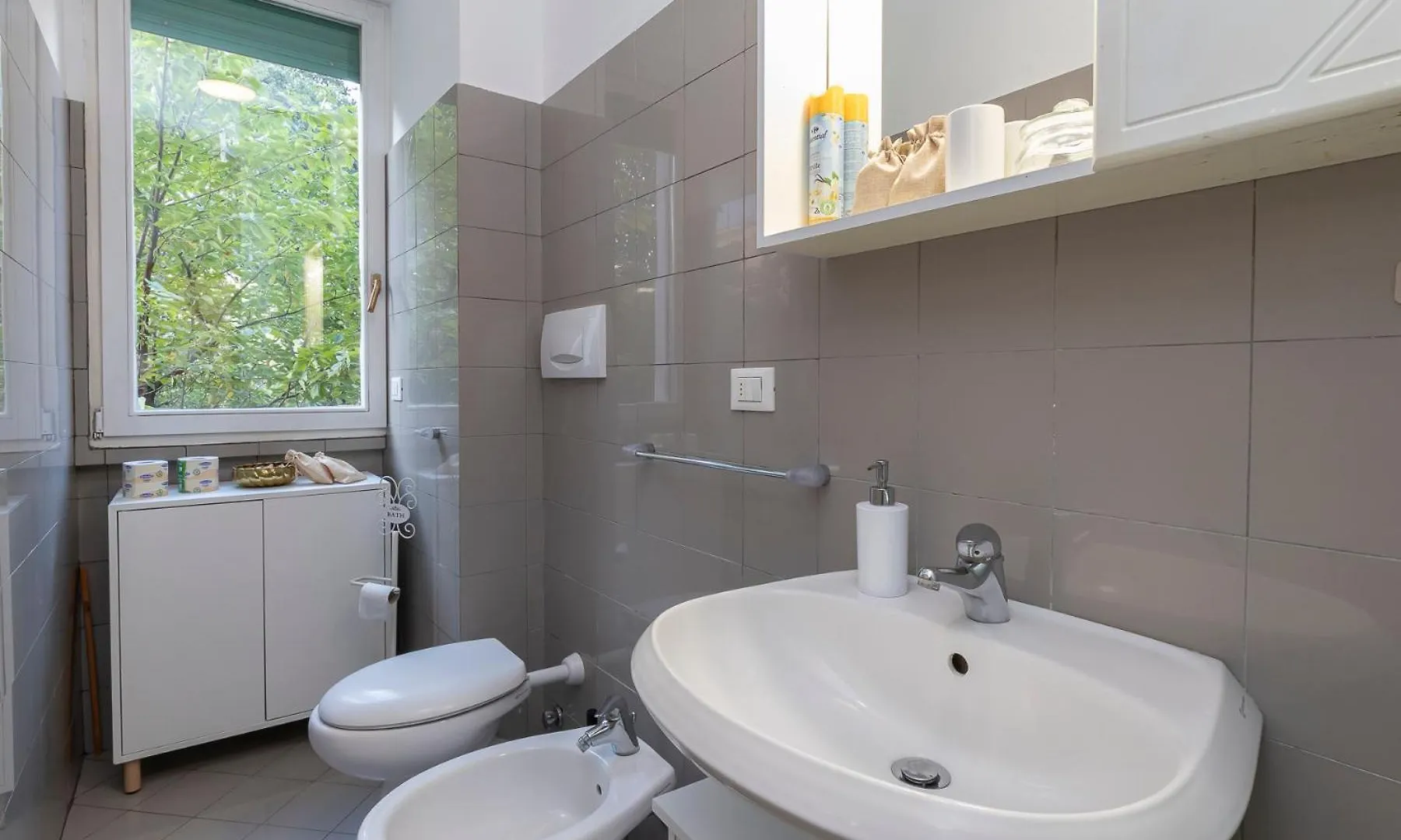 Oasi Urbana A Milano: Piazza Insubria Apartment