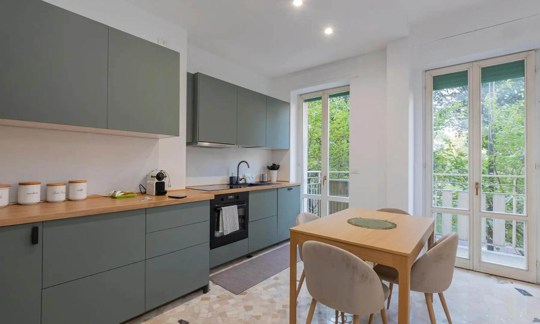Oasi Urbana A Milano: Piazza Insubria Apartment
